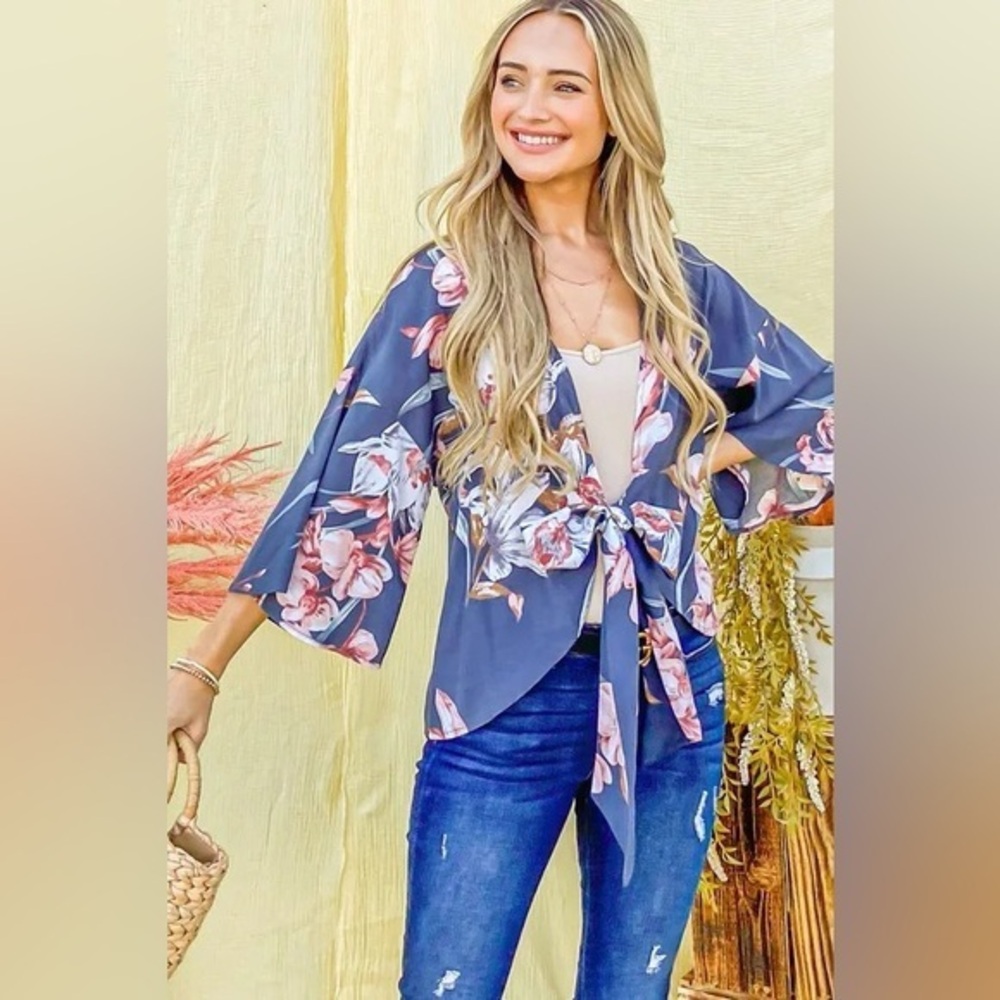 And The Why Front Tie Knot Floral Print Top